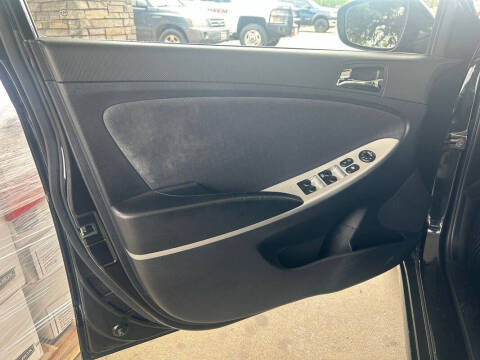 2012 Hyundai Accent SE