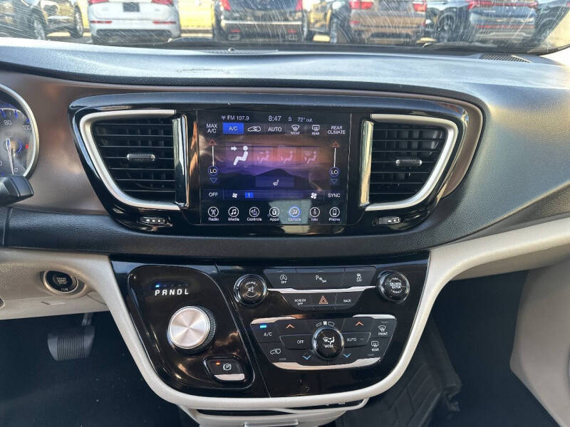 2017 Chrysler Pacifica Touring-L