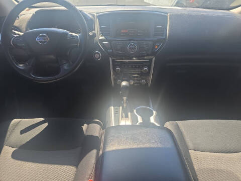 2018 Nissan Pathfinder SV