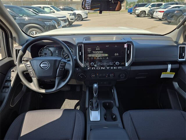 2025 Nissan Frontier SV