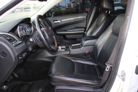 2017 Chrysler 300 Limited