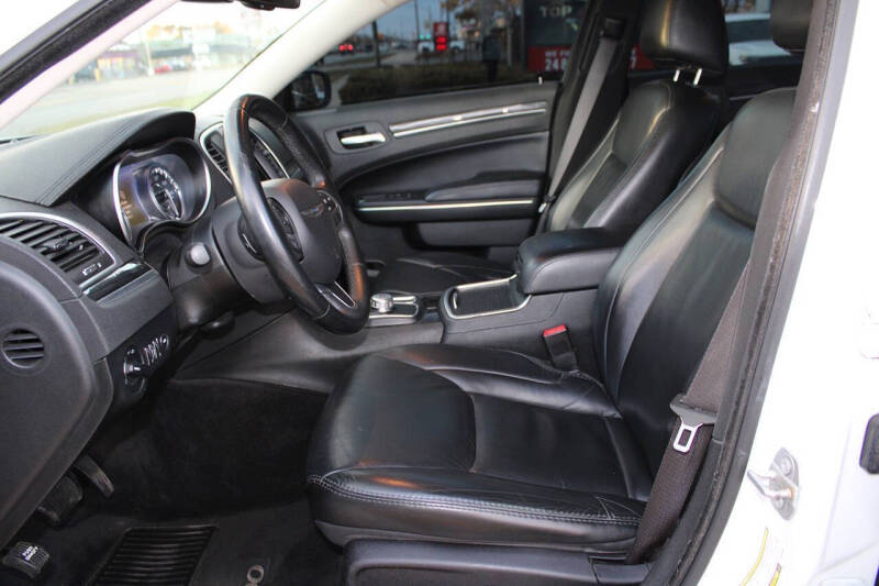 2017 Chrysler 300 Limited