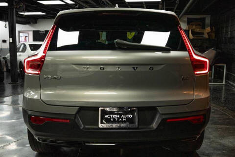 2023 Volvo XC40 B4 Ultimate Dark Theme