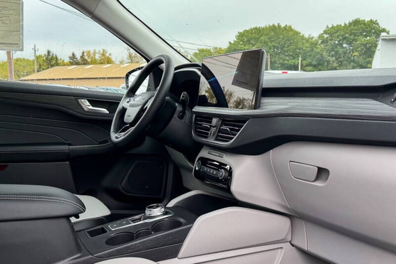 2025 Ford Escape Platinum