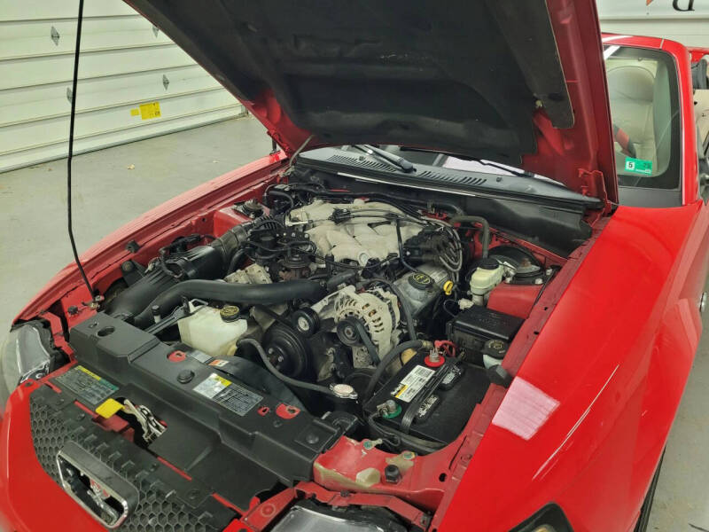 2004 Ford Mustang Deluxe