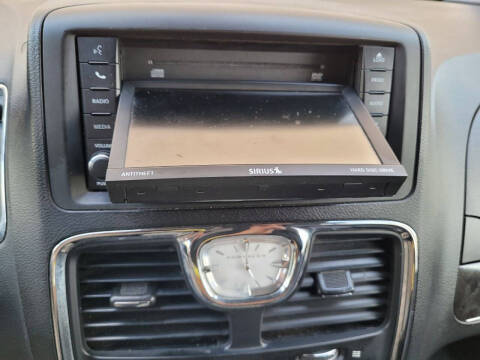 2014 Chrysler Town and Country Touring-L