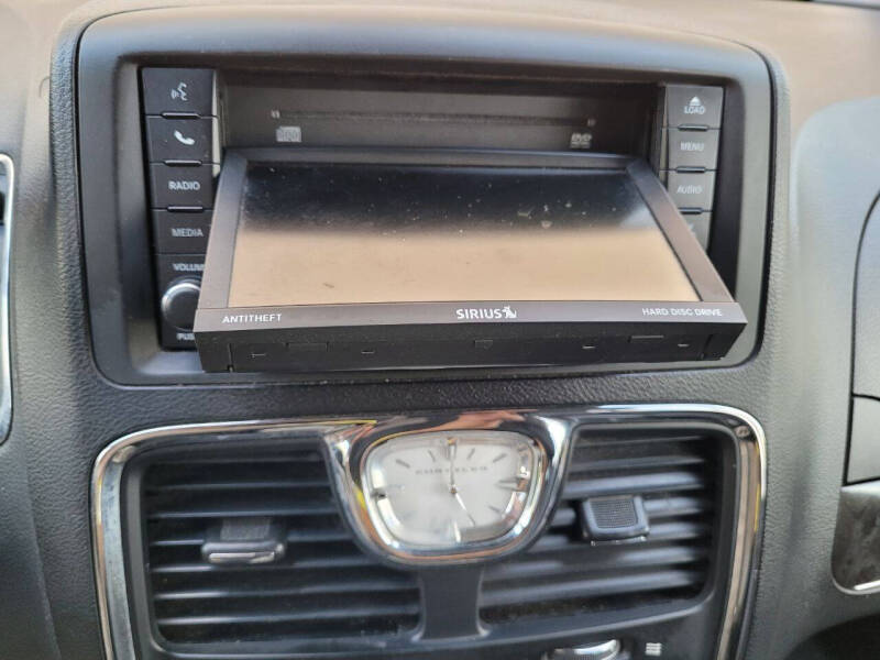 2014 Chrysler Town and Country Touring-L