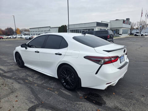 2022 Toyota Camry Hybrid SE