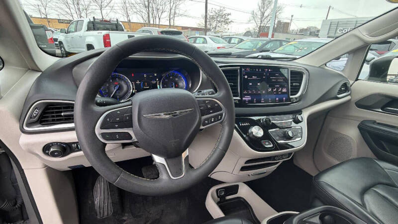 2023 Chrysler Pacifica Touring L