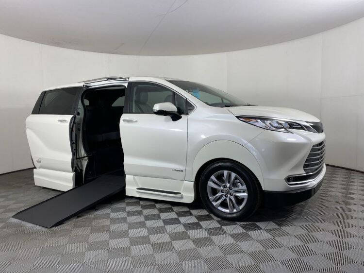 2021 Toyota Sienna Limited 7-Passenger