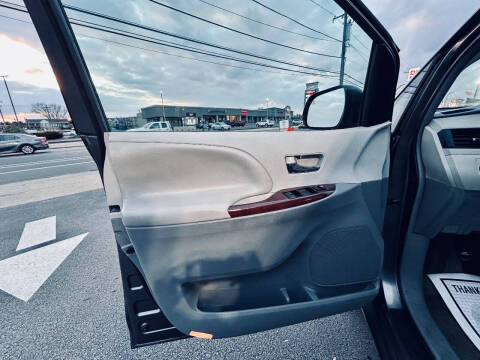 2013 Toyota Sienna XLE Mobility 7-Passenger