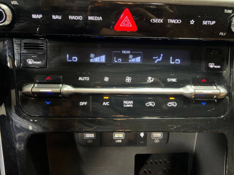 2024 Kia Carnival EX