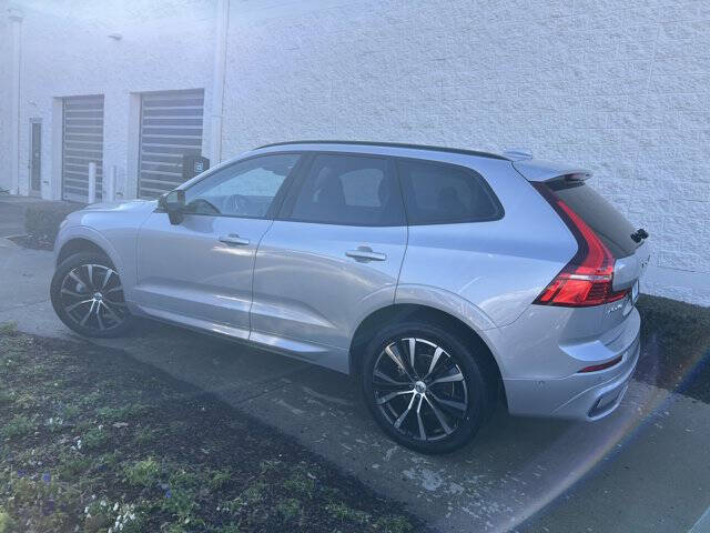 2025 Volvo XC60 B5 Plus Dark Theme
