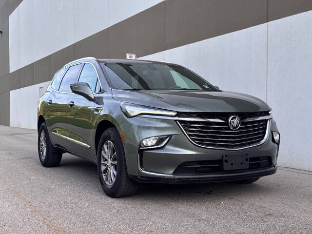 2022 Buick Enclave Essence's photo