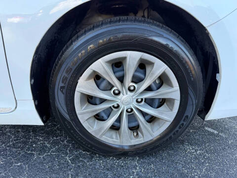 2017 Toyota Camry Hybrid