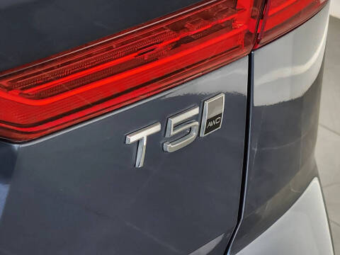 2021 Volvo XC60 T5 Momentum