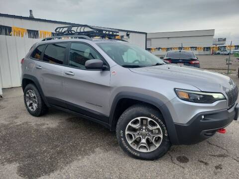2020 Jeep Cherokee for sale at BELOW BOOK AUTO SALES in Idaho Falls ID