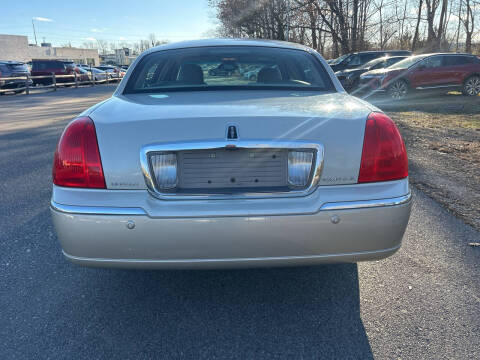 2005 Lincoln Town Car Signature Limited