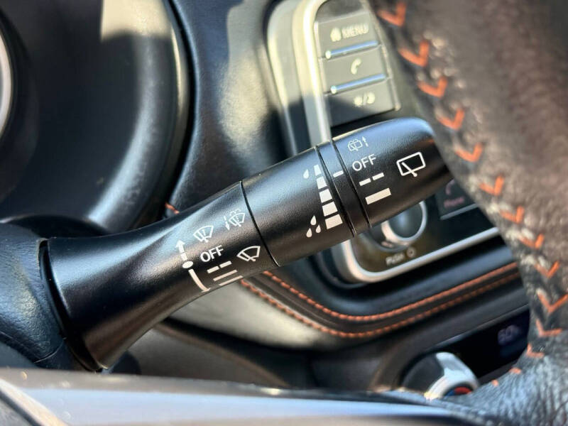 2019 Nissan Kicks SR