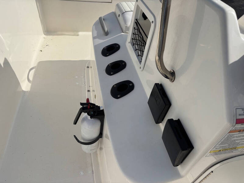 2019 Bayliner Element F18