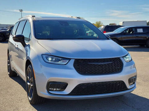 2024 Chrysler Pacifica for sale at Breeden Pre-Owned in Van Buren AR