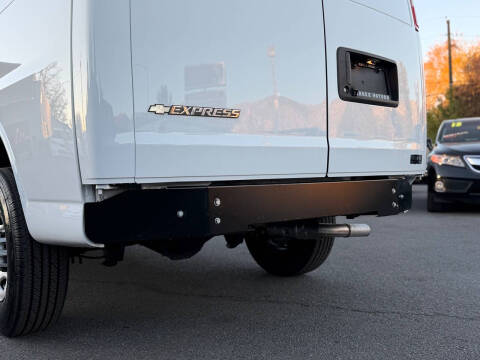 2022 Chevrolet Express 2500