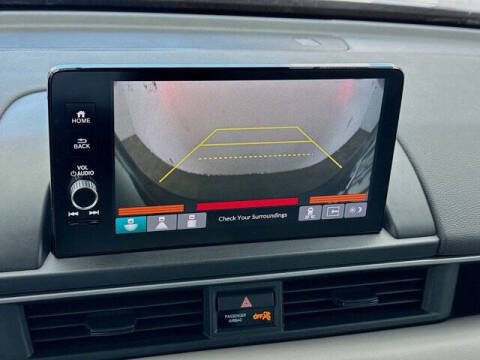 2023 Honda Pilot EX-L w/Rear Captain's Chairs