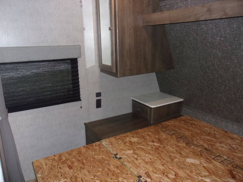 2020 Coleman Lantern 263BH