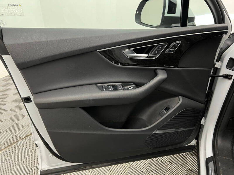 2022 Audi Q7 quattro Premium Plus 55 TFSI