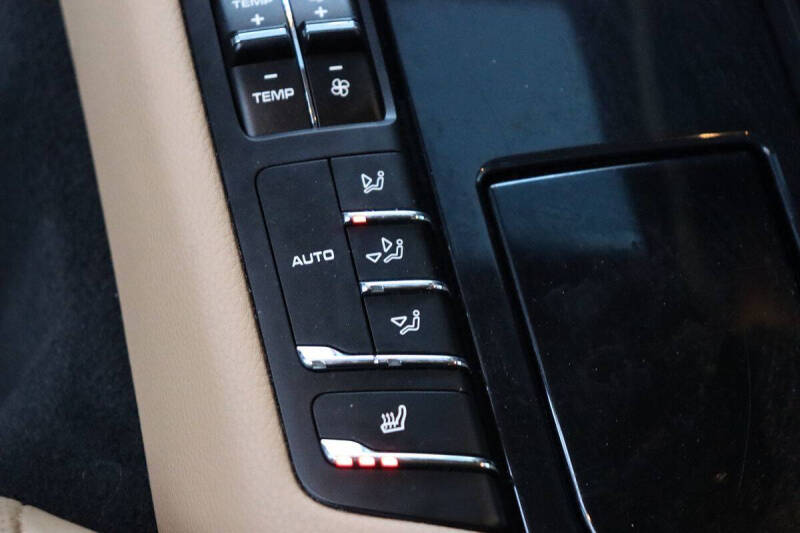 2016 Porsche Panamera Edition