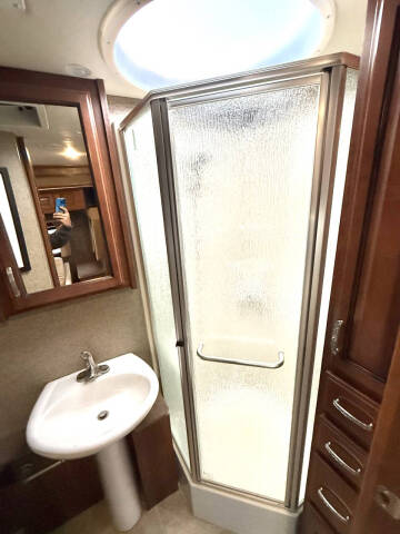 2014 Fleetwood RV Bounder 33’ Double Slide!!!!