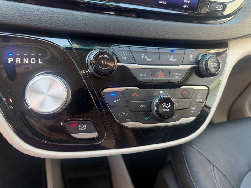 2022 Chrysler Pacifica Touring L