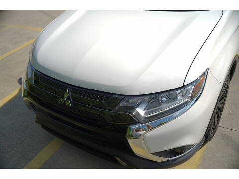 2020 Mitsubishi Outlander LE