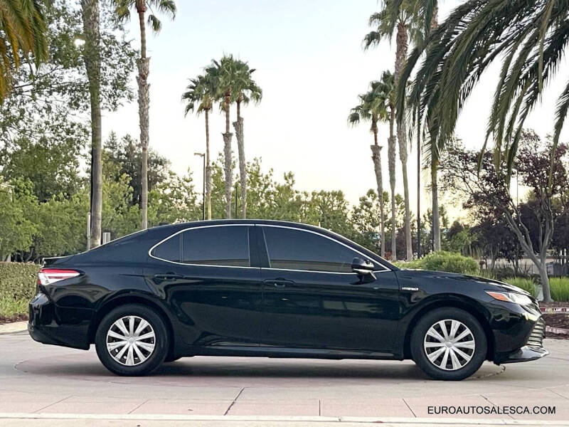 2019 Toyota Camry Hybrid LE