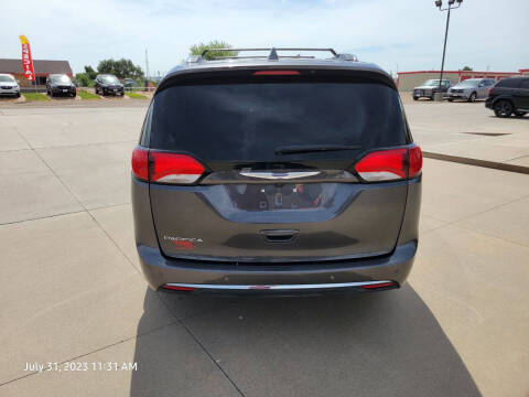 2020 Chrysler Pacifica Touring L