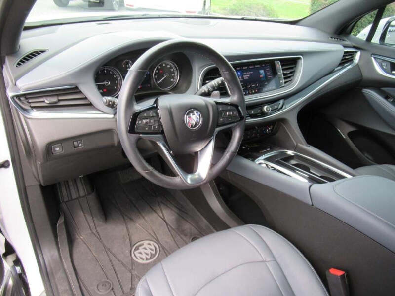 2022 Buick Enclave Essence