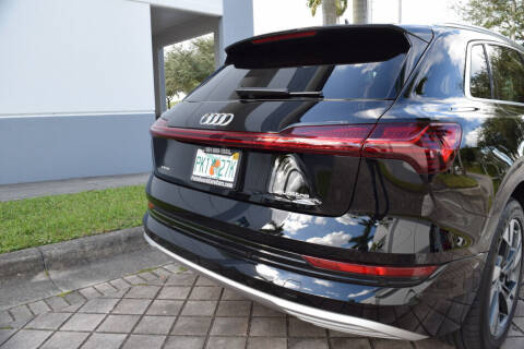 2022 Audi e-tron quattro Premium