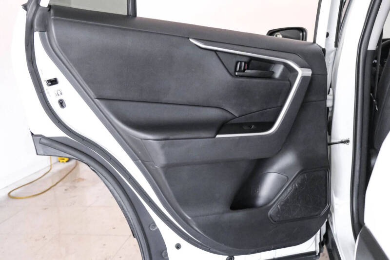 2020 Toyota RAV4 Hybrid LE