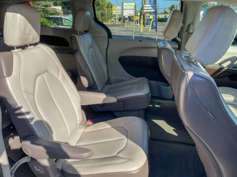 2020 Chrysler Voyager LXi