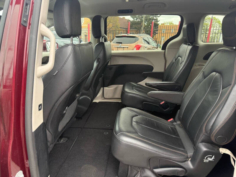 2017 Chrysler Pacifica Touring-L