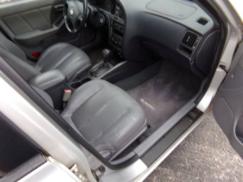 2005 Hyundai Elantra GT photo 9