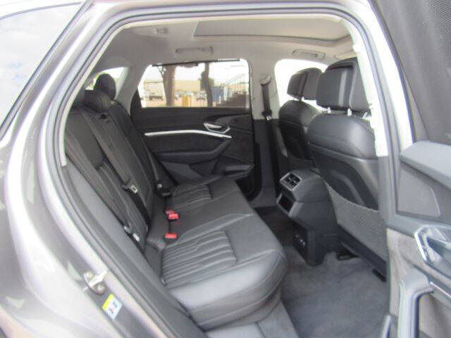 2019 Audi e-tron quattro Prestige