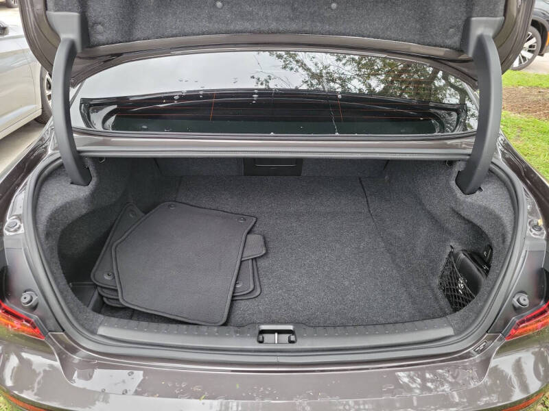 2024 Volvo S60 Recharge T8 Plus Dark Theme