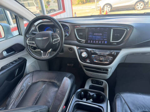 2017 Chrysler Pacifica Touring-L