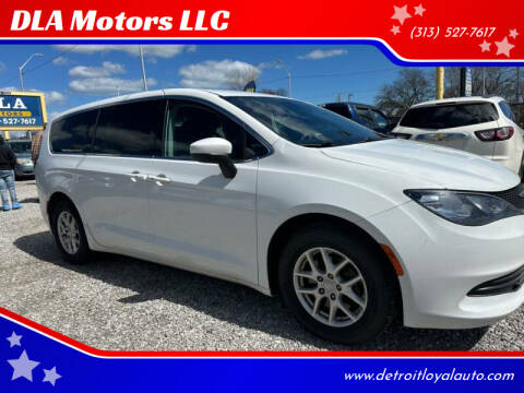 2017 Chrysler Pacifica for sale at DLA Motors LLC in Detroit MI