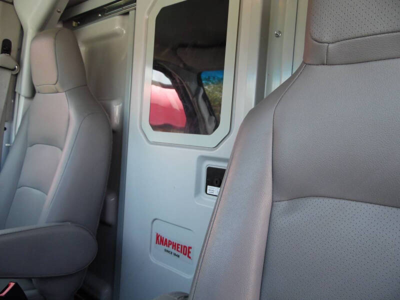 2025 Ford E-350