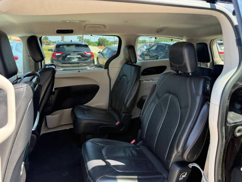 2017 Chrysler Pacifica Touring-L Plus
