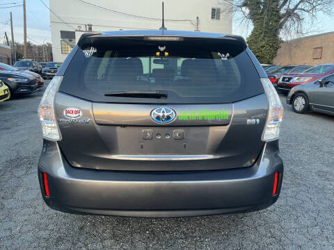 2012 Toyota Prius v Five