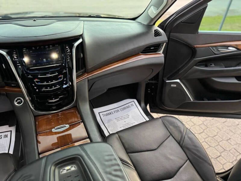 2017 Cadillac Escalade ESV Luxury