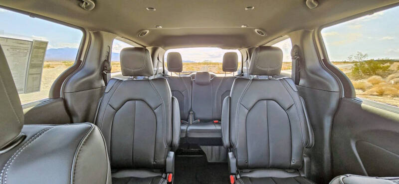 2026 Chrysler Pacifica Select